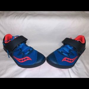 Mens size 9 saucony track throwing shoes.